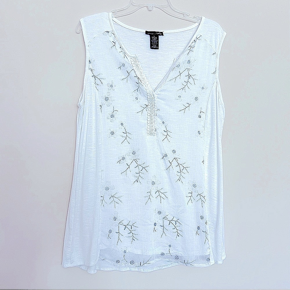 RXB Women’s While Sleeveless Top with V-Neck and Floral Design